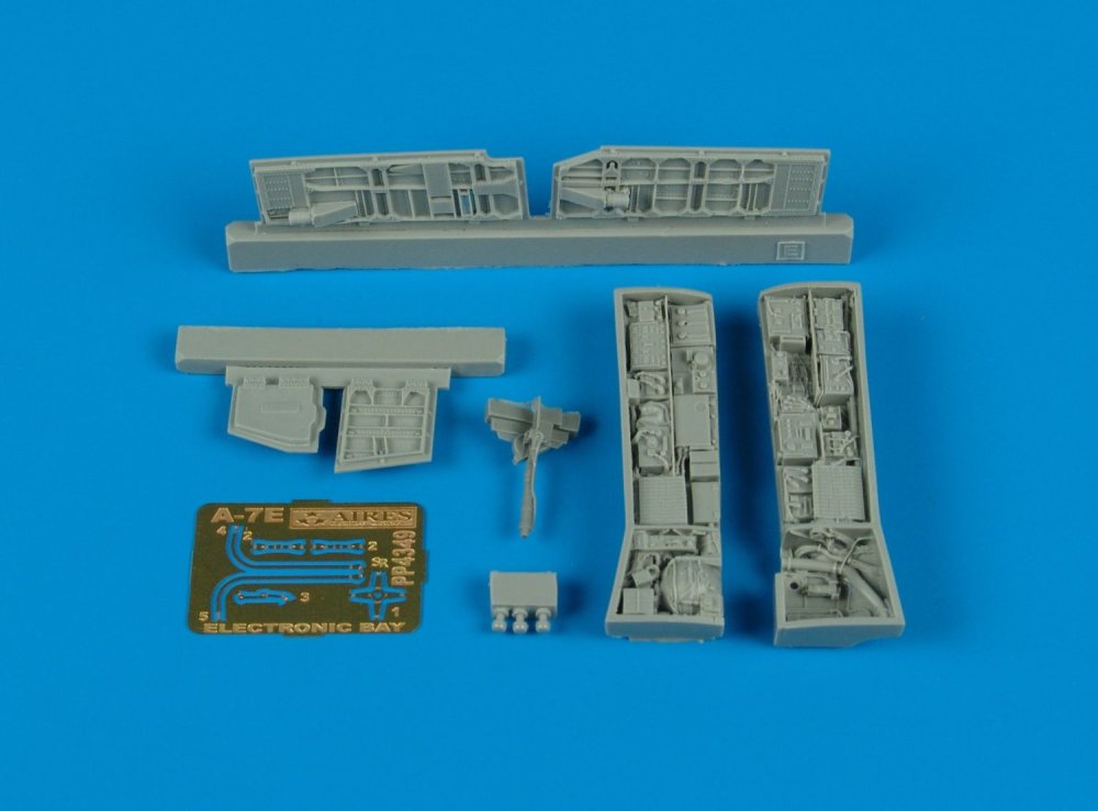 1/48 A-7E Corsair II electronic bay  (HAS)